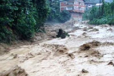 Rize’de bir kişi sele kapılarak kayboldu