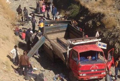 Kaçakları taşıyan kamyonet devrildi: 40 yaralı