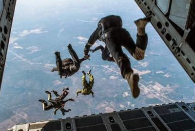 Paraşütçüler havada çarpıştı: 3 ölü