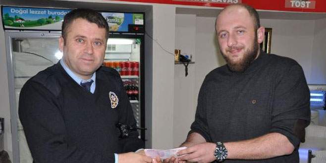 Bulduğu 10 bin lirayı karakola teslim etti