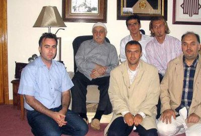 Eski futbolcular FETÖ elebaşı Gülen ile aynı karede