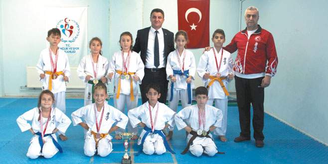 Kestelli karatecilerin başarısı