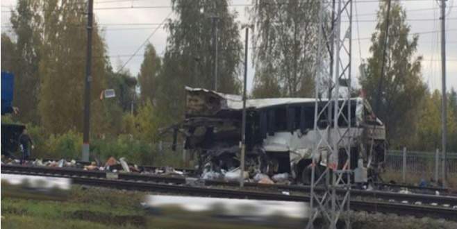 Rusya’da tren-otobüs çarpışması: En az 19 ölü