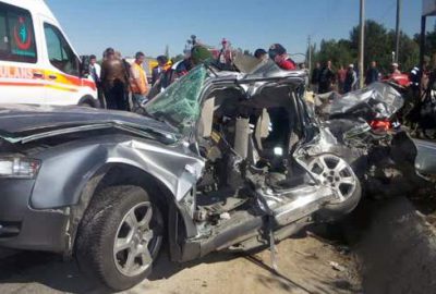 Hurdaya dönen otomobil 4 kişiye mezar oldu