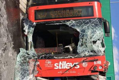 İstanbul’da otobüs devrildi: Çok sayıda yaralı var