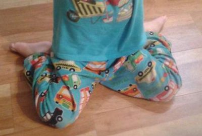 Çocuğunuz ‘W’ şeklinde oturuyorsa dikkat!