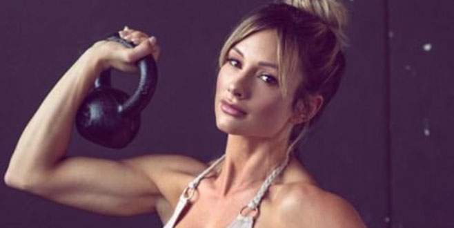 Fitness modeli Instagram’dan kazanıyor