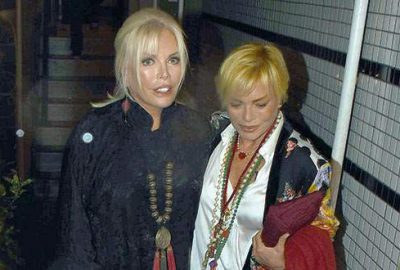 Ablasının yeni yaşını kutladı