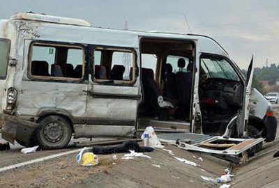 İşçi servisi devrildi: 16 yaralı