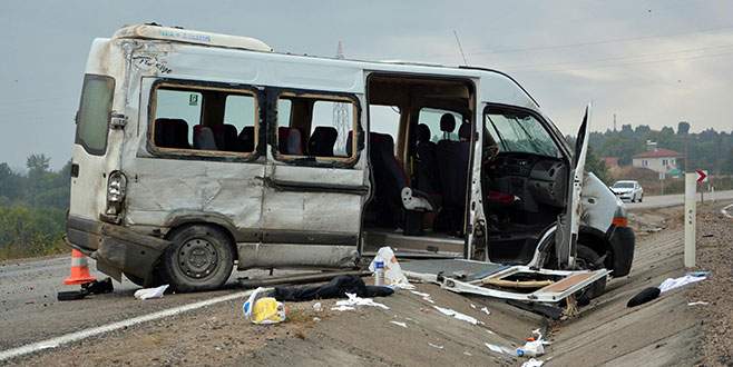 İşçi servisi devrildi: 16 yaralı