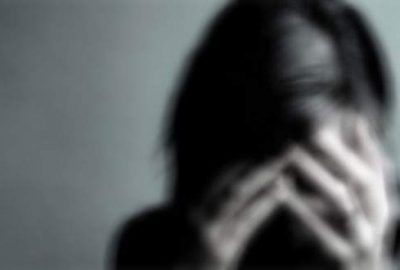 İş yerine bırakma bahanesiyle otomobile aldıkları kadına tecavüz ettiler