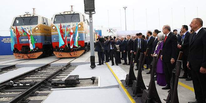 Bakü-Tiflis-Kars Demiryolu’nda ilk tren yola çıktı