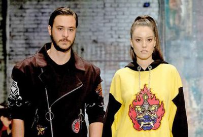 Sevgilisiyle podyumda