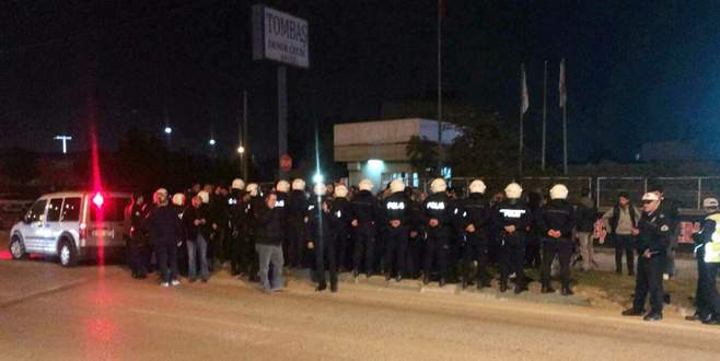 Mahalleliden eylem! Yolu kapatmak istedi