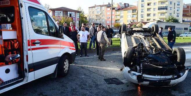 Bursa’da iki otomobil çarpıştı: 3 yaralı