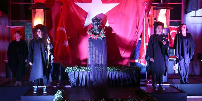 Lise öğrencilerinden ‘Ata’ya Saygı Nöbeti’