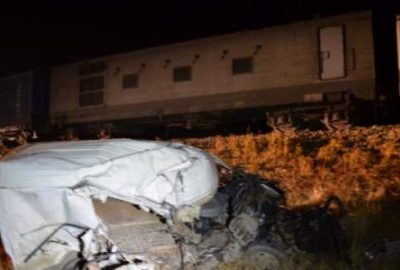 Tren, hemzemin geçitte minibüse çarptı: 2 ölü, 2 yaralı