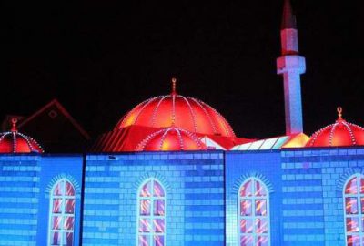 Hollanda’daki Fatih Camisi’nde ışık gösterisi