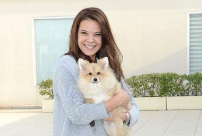 4 kedisi 2 köpeği var