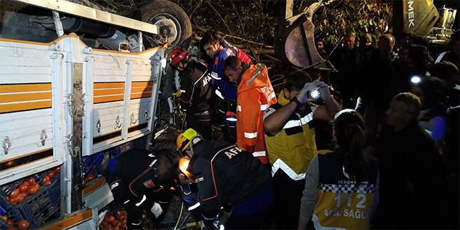 İznik’te kamyon traktöre çarptı: 1 ölü, 1 yaralı