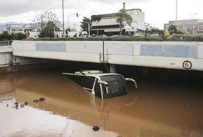 Yunanistan’da sel 14 can aldı