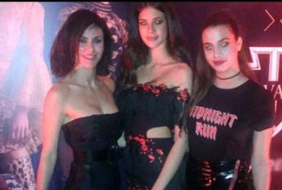 Kızlarıyla birlikte geceye damga vurdu!