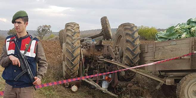 Takla atan traktörün altında kalan tarım işçisi hayatını kaybetti