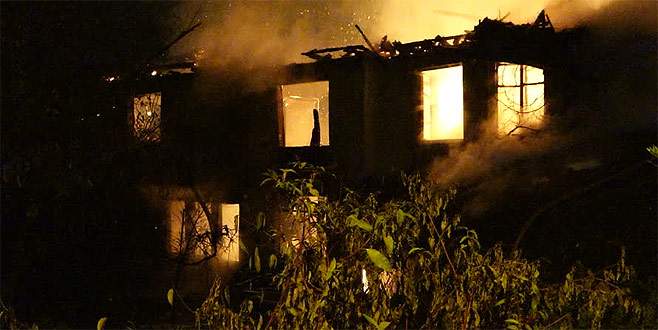 Bursa’da metruk binada yangın