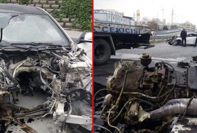 Kaza yapan lüks aracın motoru metrelerce uzağa fırladı