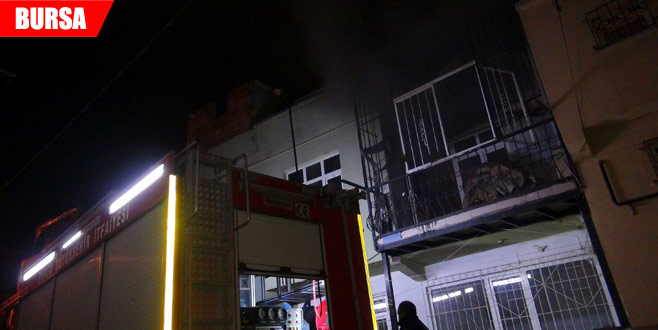 Kendi evini yakıp kaçtı