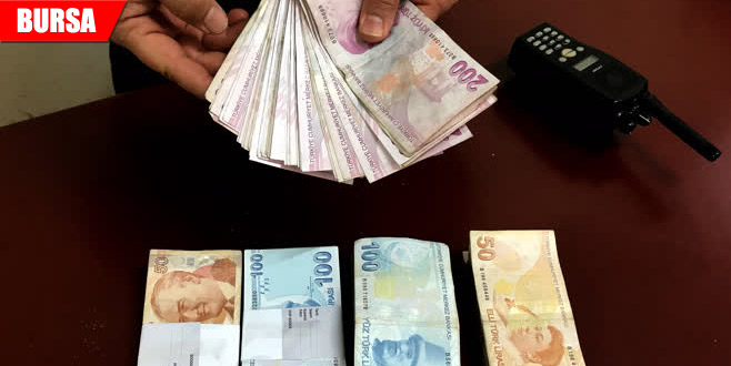 X-ray cihazında 36 bin lirasını unuttu