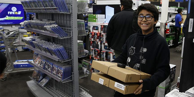 ABD’de ‘Kara Cuma’ satışları başladı ABD’de ‘Kara Cuma’ satışları başladı