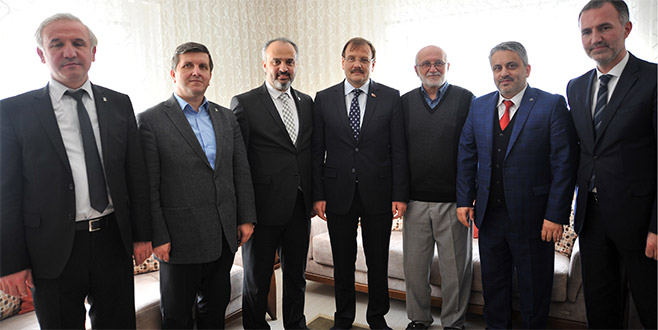 Başbakan Yardımcısı Çavuşoğlu, öğretmenini ziyaret etti