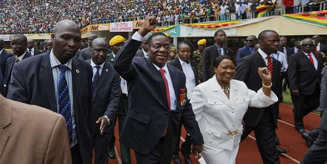 Mugabe gitti Mnangagwa geldi