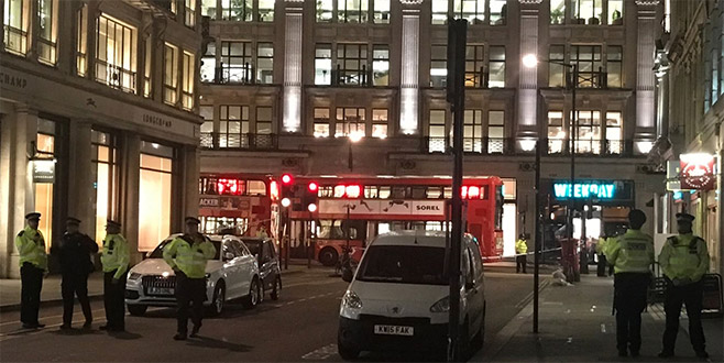 Londra’da metro istasyonunda hareketlilik