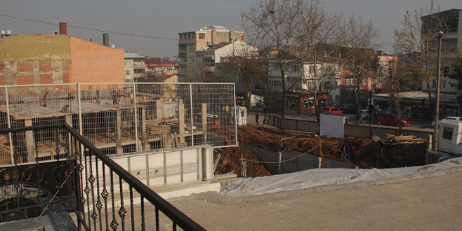 Bursa’da okulun duvarı çöktü