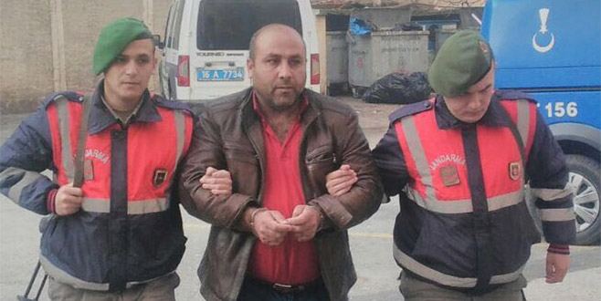 PKK propagandası yapıyordu! Evinden FETÖ dergileri çıktı 