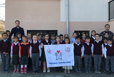 Orhaneli’nde iki okula Beyaz Bayrak