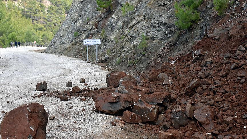 Muğla’da depremden etkilenen köyde çadır kuruldu