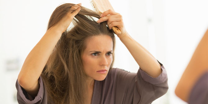 Saçınızın erken beyazlamasını doğal yollarla önleyin