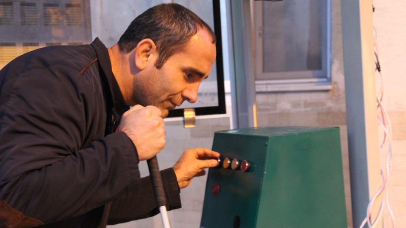 Bursa'da otomotiv mühendisi Muhammed Ali Balkaya, otobüs duraklarını akıllı hale