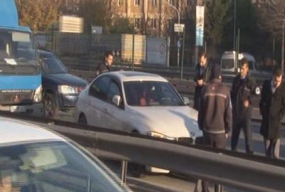 Seyir halindeki araca silahlı saldırı!