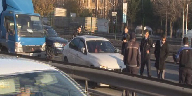 Seyir halindeki araca silahlı saldırı!