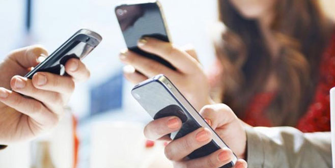 Cep telefonu ile ayda 441 dakika konuşuyoruz