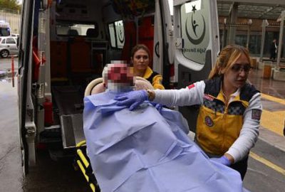 Eski eşinin üzerine uyurken kızgın yağ döküp, başına satırla vurdu