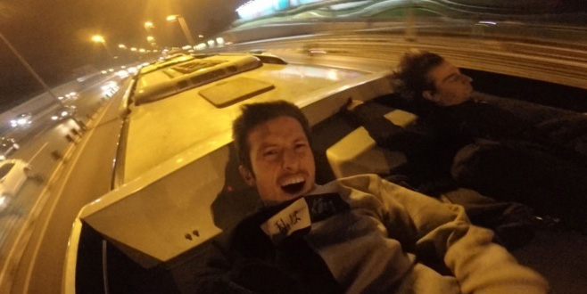 Metrobüs üzerinde akılalmaz yolculuk