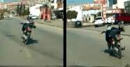 Bursa’da yatarak motosiklet kullanan genç yürekleri ağızlara getirdi