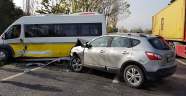 Bursa’da öğrencilerin bulunduğu minibüs kaza yaptı