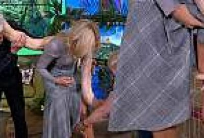 Dalga geçtikleri piton, canlı yayında kontrolden çıktı