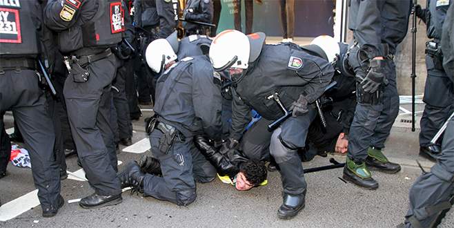 Almanya’da PKK yandaşları polisle çatıştı